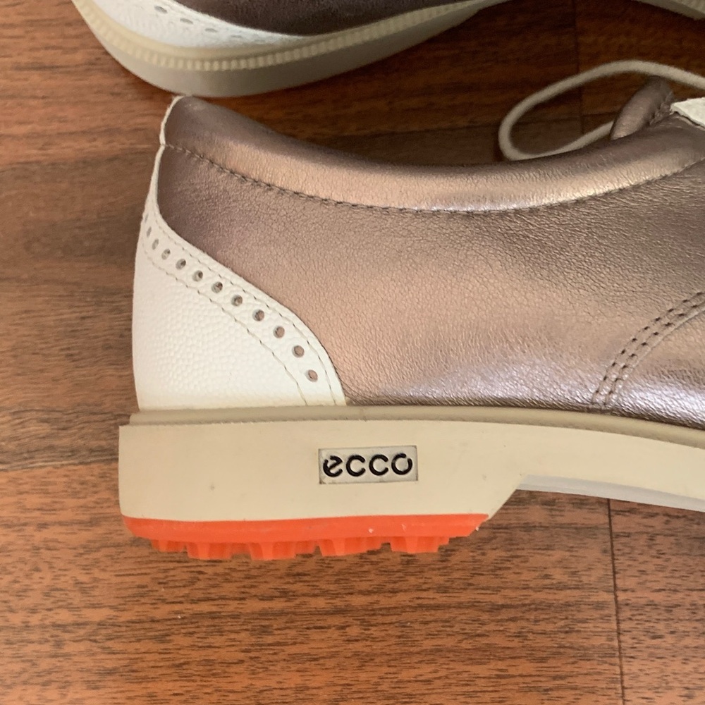 ECCO Bronze and White Leather Oxfords. - Picture 15 of 15
